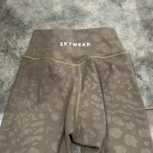 NWOT Skywear Small Olive Green Leggings - Picture 5 of 7